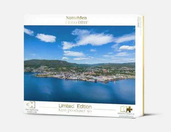 Puslespill av Notodden med 1000 brikker. Ferdiglagt er puslespillet 70 x 50 cm.