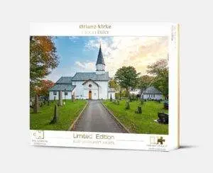 Puslespill av Ørland kirke med 1000 brikker. Ferdiglagt er puslespillet 70 x 50 cm.