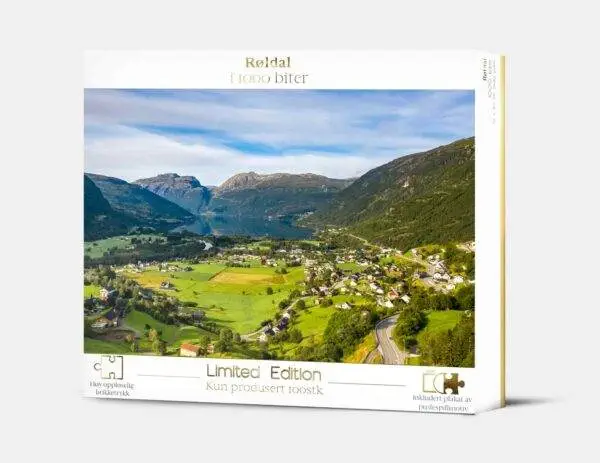 Puslespill av Røldal med 1000 brikker. Ferdiglagt er puslespillet 70 x 50 cm.