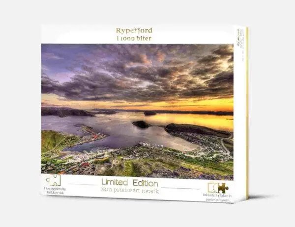 Puslespill av Rypefjord med 1000 brikker. Ferdiglagt er puslespillet 70 x 50 cm.