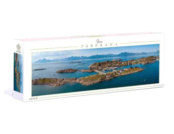 Puslespill av Skrova Pano med 1000 brikker. Ferdiglagt er puslespillet 98 x 38 cm.